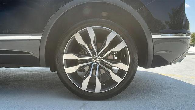 Photo of 2021 Deep Black Pearl Volkswagen Tiguan