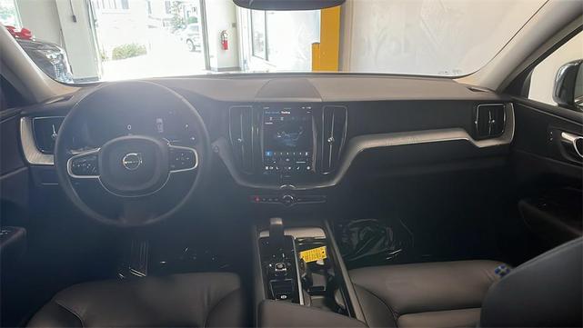 Photo of 2025 Crystal White Metallic Volvo XC60