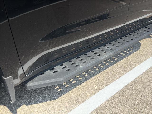 Photo of 2021 Black Chevrolet Silverado 1500