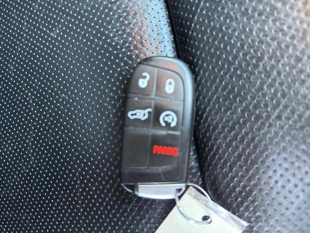 Photo of 2020 Ivory 3-Coat Jeep Grand Cherokee