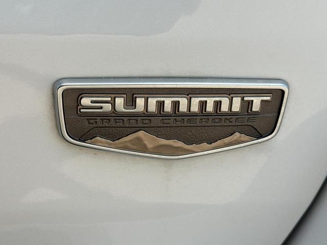 Photo of 2020 Ivory 3-Coat Jeep Grand Cherokee