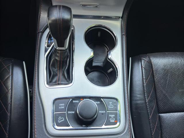 Photo of 2020 Ivory 3-Coat Jeep Grand Cherokee