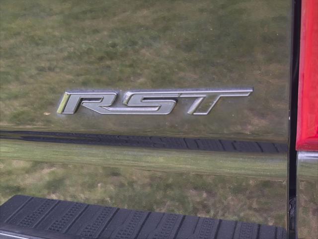 Photo of 2022 Black Chevrolet Silverado 1500