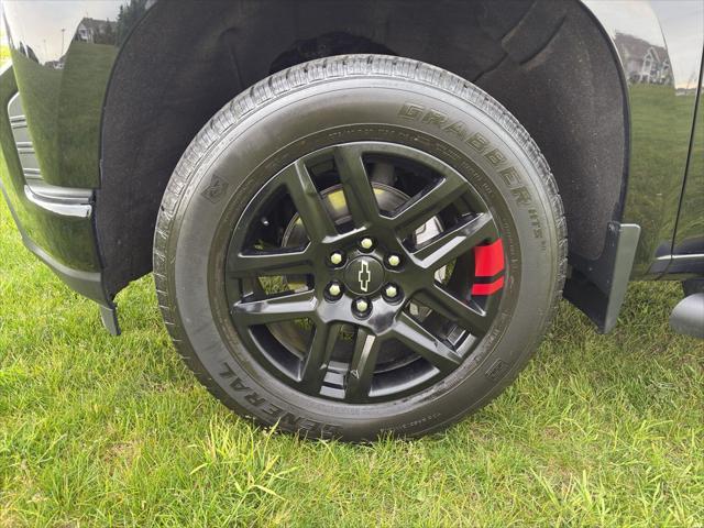 Photo of 2022 Black Chevrolet Silverado 1500