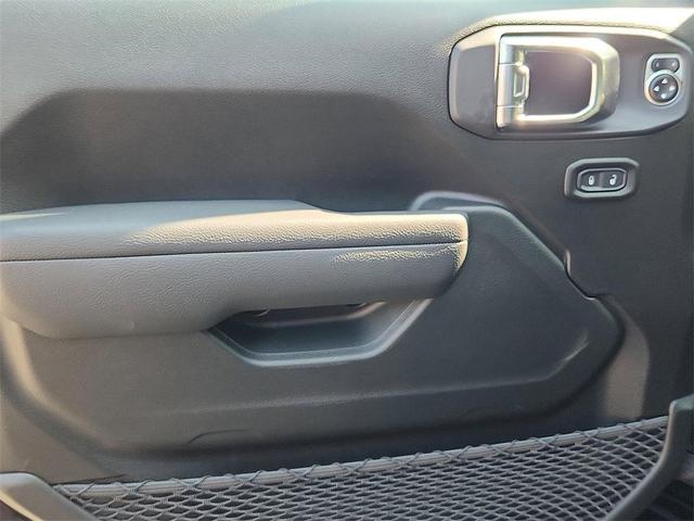Photo of 2025 Black Clearcoat Jeep Wrangler