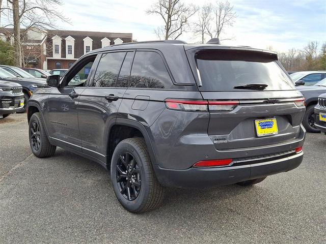 Photo of 2025 Metallic Jeep Grand Cherokee