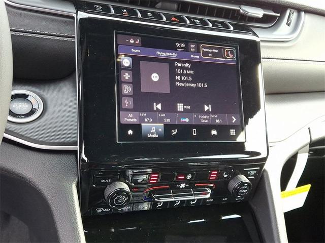 Photo of 2025 Metallic Jeep Grand Cherokee