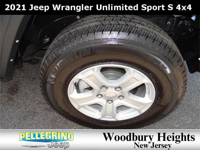 Photo of 2021 Black Clearcoat Jeep Wrangler Unlimited