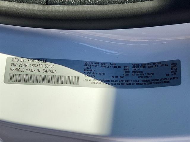 Photo of 2026 Bright White Clearcoat Chrysler Pacifica