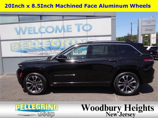 Photo of 2022 Diamond Black Jeep Grand Cherokee