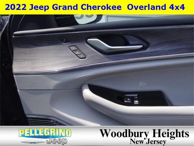 Photo of 2022 Diamond Black Jeep Grand Cherokee