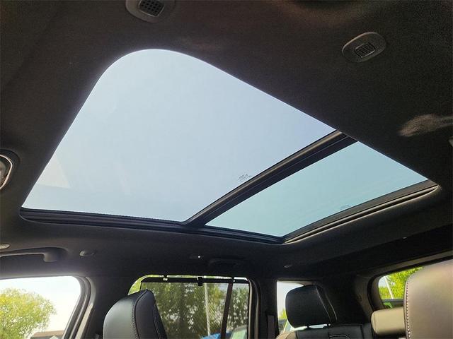 Photo of 2025 Bright White Clearcoat Jeep Grand Cherokee