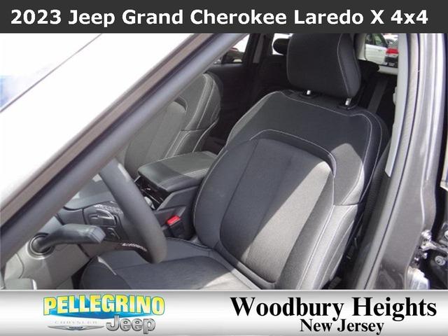 Photo of 2023 Metallic Jeep Grand Cherokee