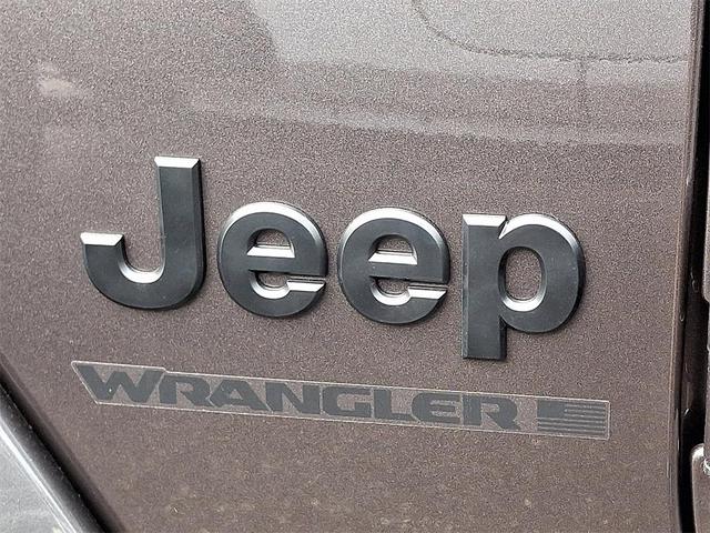 Photo of 2025 Granite Crystal Clearcoat Metallic Jeep Wrangler