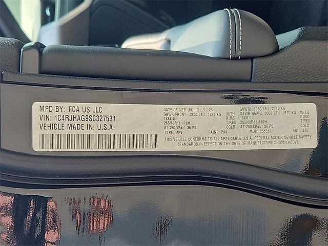 Photo of 2025 Diamond Black Jeep Grand Cherokee