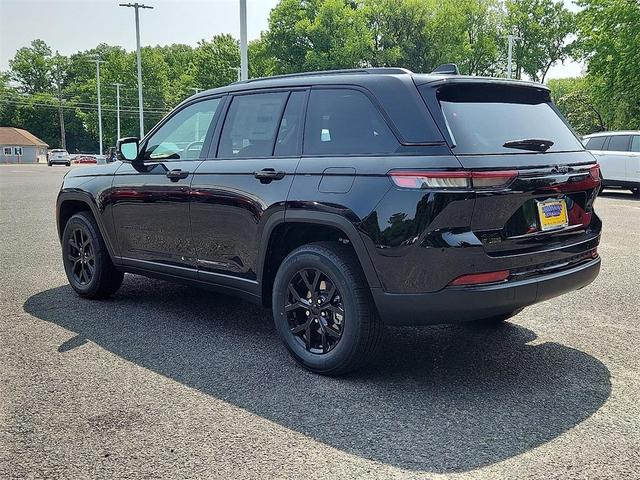 Photo of 2025 Diamond Black Jeep Grand Cherokee