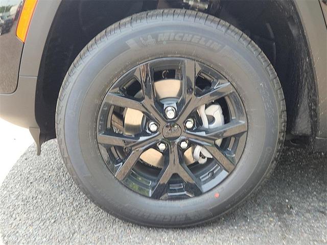 Photo of 2025 Diamond Black Jeep Grand Cherokee