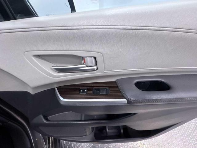 Photo of 2024 Predawn Gray Mica Toyota Sienna