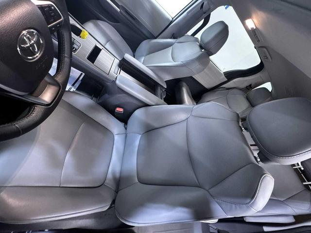 Photo of 2024 Predawn Gray Mica Toyota Sienna