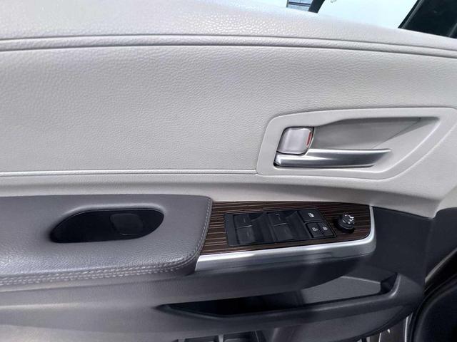 Photo of 2024 Predawn Gray Mica Toyota Sienna