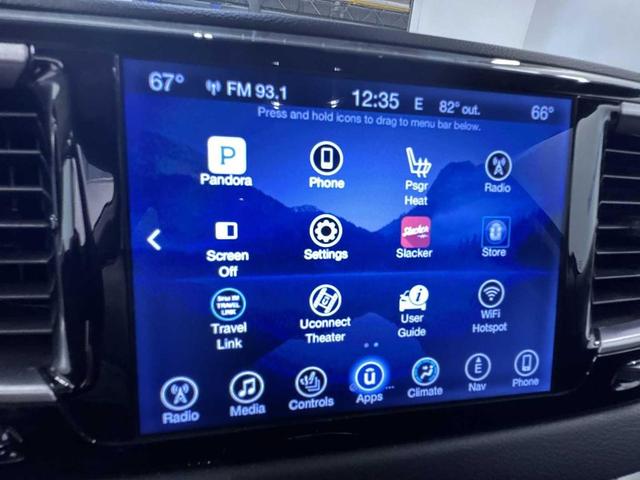 Photo of 2017 Brilliant Black Crystal Pearlcoat Chrysler Pacifica