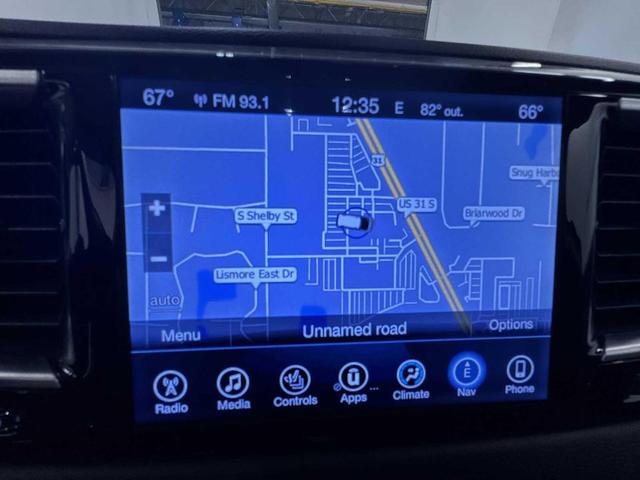 Photo of 2017 Brilliant Black Crystal Pearlcoat Chrysler Pacifica