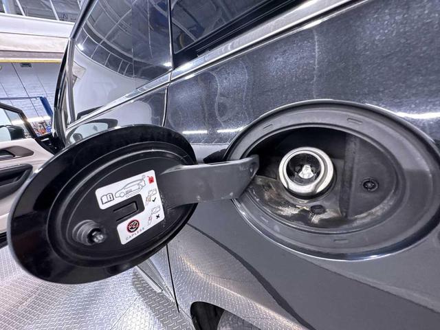 Photo of 2017 Brilliant Black Crystal Pearlcoat Chrysler Pacifica