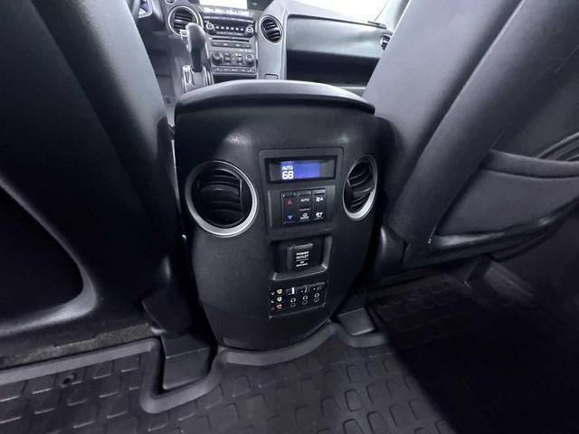 Photo of 2015 Gray Honda Pilot
