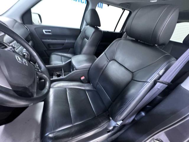 Photo of 2015 Gray Honda Pilot