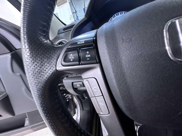 Photo of 2015 Gray Honda Pilot