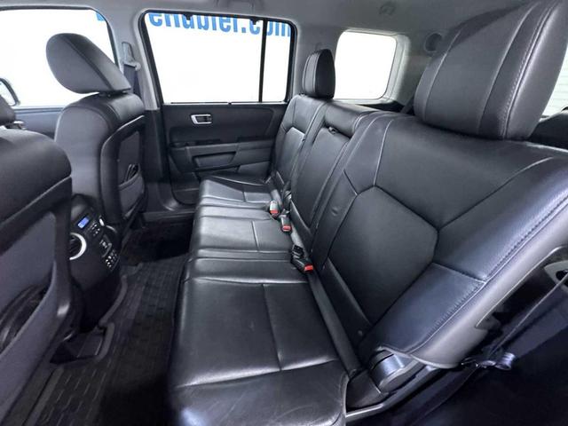 Photo of 2015 Gray Honda Pilot