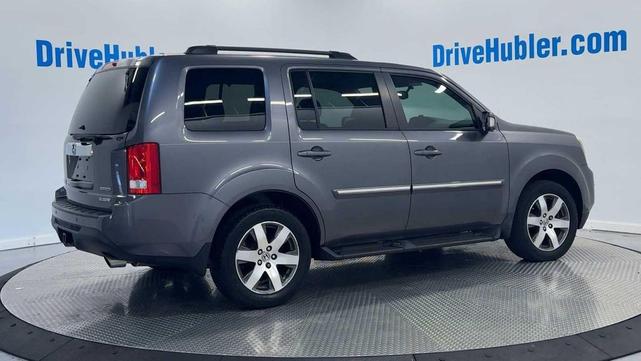 Photo of 2015 Gray Honda Pilot
