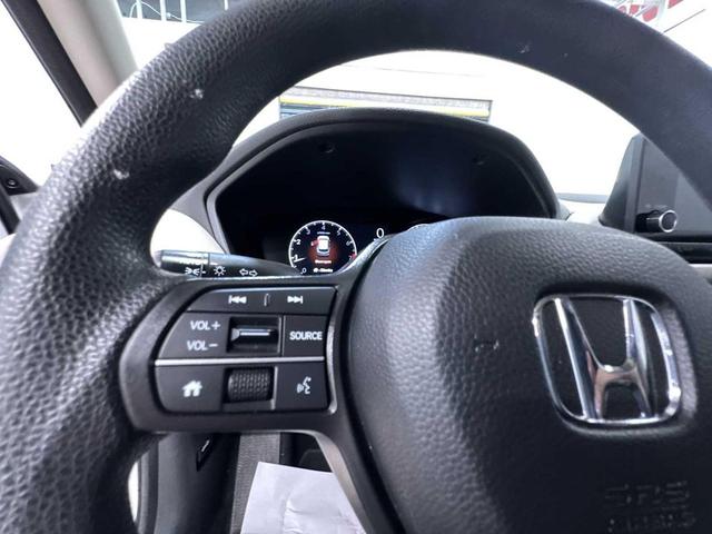 Photo of 2024 White Honda HR-V