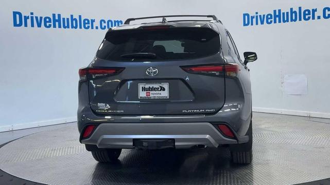 Photo of 2025 Magnetic Gray Metallic Toyota Highlander