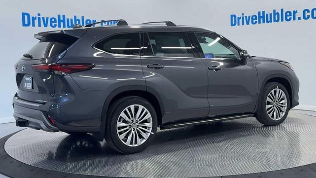 Photo of 2025 Magnetic Gray Metallic Toyota Highlander