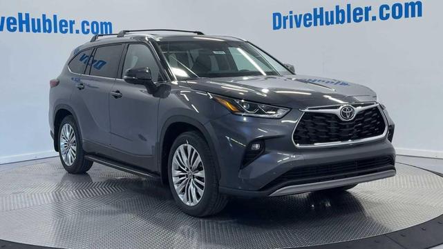 Photo of 2025 Magnetic Gray Metallic Toyota Highlander