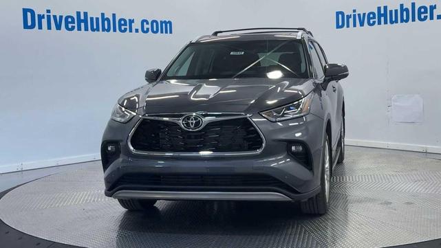 Photo of 2025 Magnetic Gray Metallic Toyota Highlander