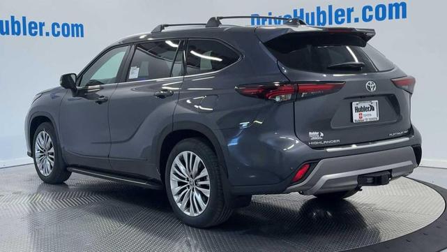 Photo of 2025 Magnetic Gray Metallic Toyota Highlander