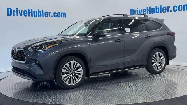 Photo of 2025 Magnetic Gray Metallic Toyota Highlander