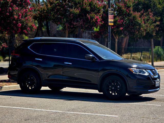 Photo of 2020 Magnetic Black Pearl Nissan Rogue