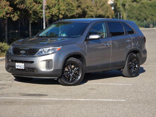 Photo of 2015 Titanium Silver Kia Sorento