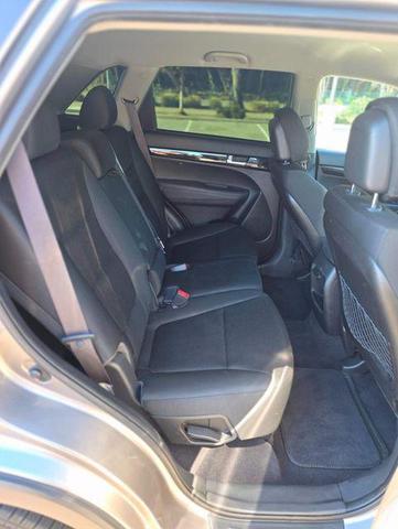 Photo of 2015 Titanium Silver Kia Sorento