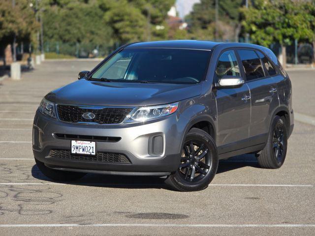 Photo of 2015 Titanium Silver Kia Sorento