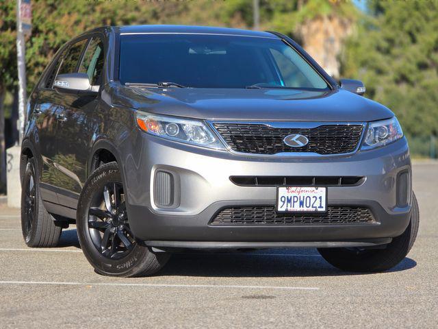 Photo of 2015 Titanium Silver Kia Sorento