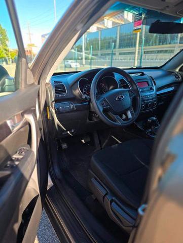Photo of 2015 Titanium Silver Kia Sorento
