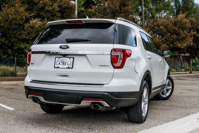 Photo of 2018 White Ford Explorer