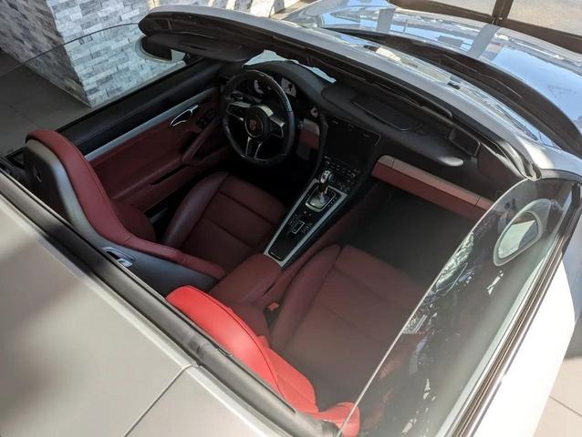 Photo of 2017 White Porsche 911