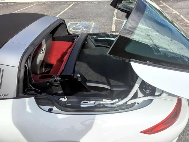 Photo of 2017 White Porsche 911