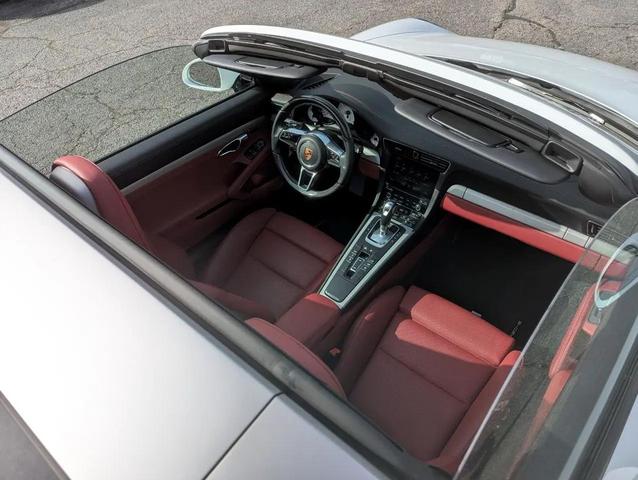 Photo of 2017 White Porsche 911
