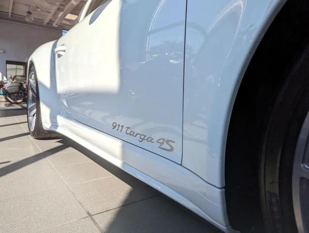 Photo of 2017 White Porsche 911
